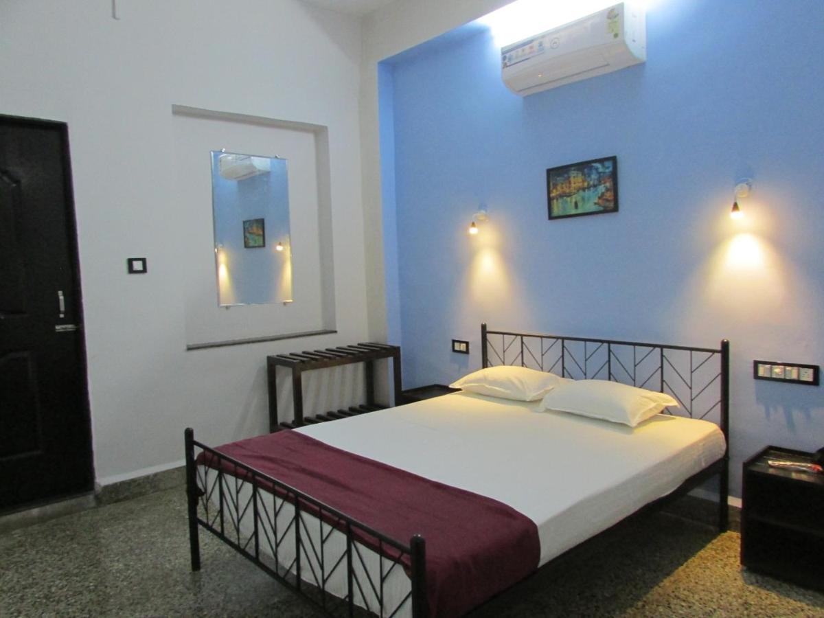 Sanrit Hotel Гоа Екстер'єр фото